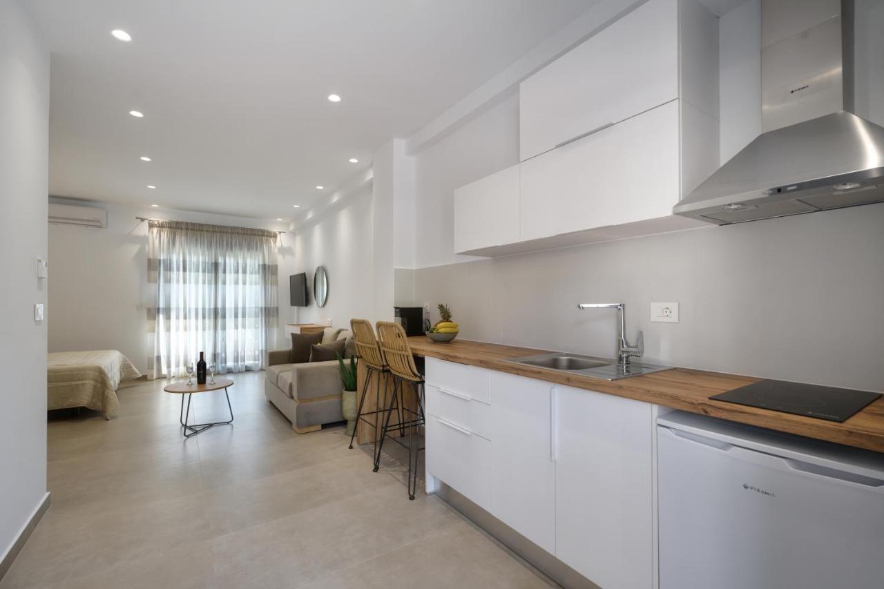 Suites Of Happiness Parga Bagian luar foto